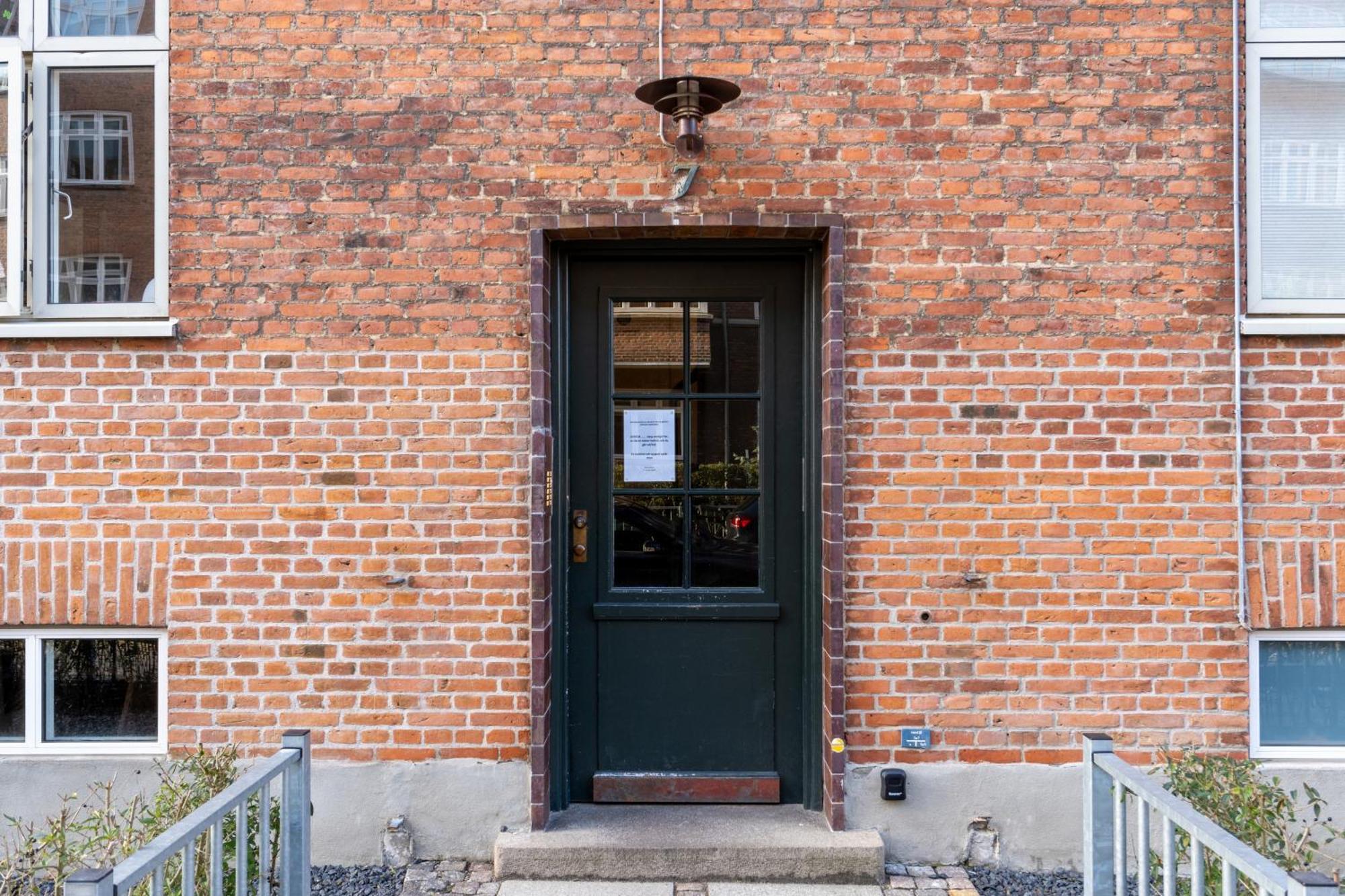 Hyggelig & Lys Lejlighed Med Plads Til 4 Naer Zoo Copenhagen Luaran gambar